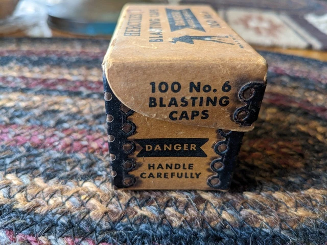 HERCULES BLASTING CAPS - 100 NO. 6 - CARDBOARD BOX ONLY Wilmington Delaware 3