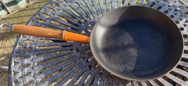 Genuine Vintage Le Creuset 26cm Cast Iron Frying Pan In Volcanic Orange