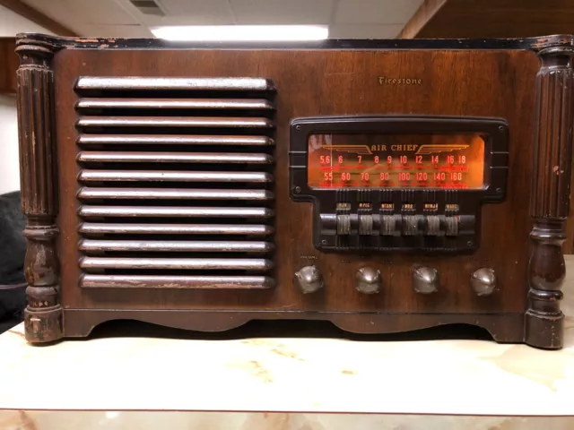 Firestone S-7398-6 Antique Vintage Tube Radio in working condition