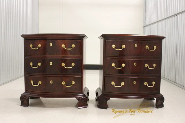 Pair Thomasville Flame Mahogany Georgian Bow Front Bedside Chests Pair Thomasville Flame Mahogany Georgian Bow Front Bedside Chests