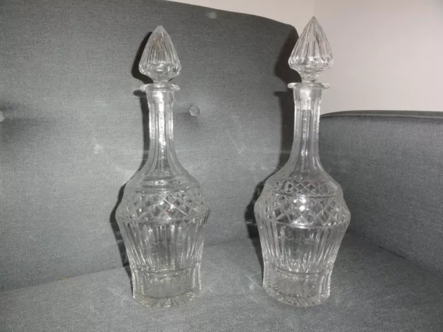 Ancienne Paire De Carafes En Cristal Taille Fond A L'etoile 22 Branches