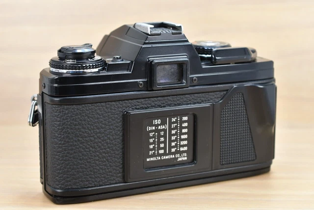 APPAREIL PHOTO ARGENTIQUE MINOLTA X-700 et ACCESSOIRES