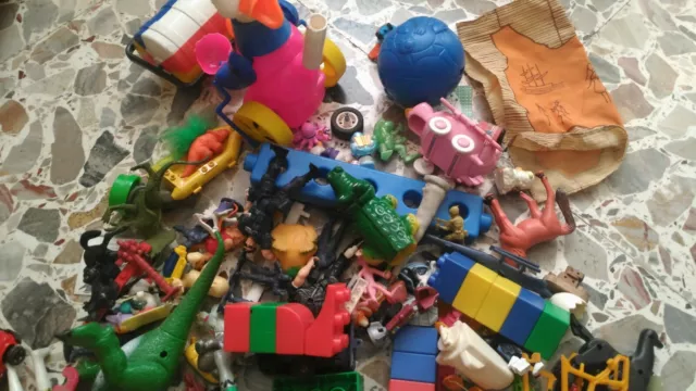 Lotto di giocattoli vecchi sorpresine lego mcdonalds soldatini anni 90/2000 2