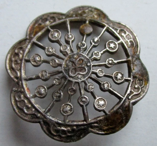 ANCIEN BOUTON EN métal ajouré décor de fleurs & rayons avec cercles étoilés 26m EUR 1,90 - PicClick FR
