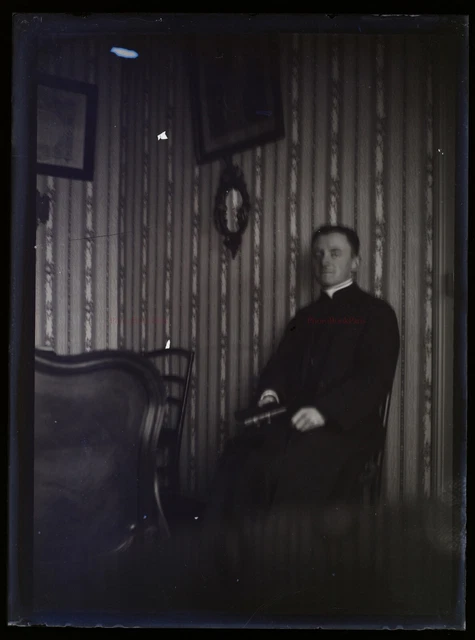 FRANCE men's interior house c1930 photo NEGATIVE glass plate 9x12cm