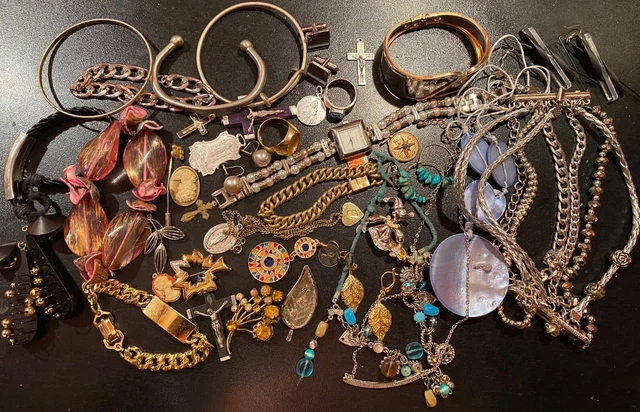 Lot de bijoux fantaisie vintage! Montre et pièces inclus. (Gebraucht) in Genève für CHF 100