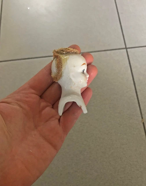 ANCIENNE PETITE POUPÉE miniature tête porcelaine de communion EUR 45,00 - FR