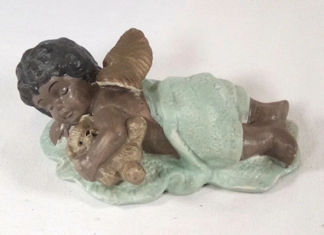 Angel Cherub Sleeping Blanket, Teddybear Porcelain Clay Figurine 2"H 6"W C0-35