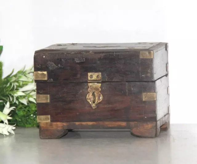 Handgefertigte Vintage-Box aus Holz mit Intarsien und Messing für 6... 2