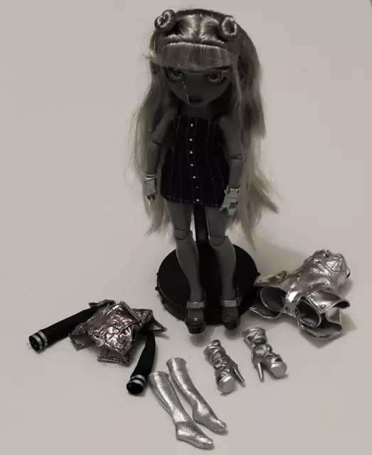 MGA Entertainmet Doll Rainbow High Shadow High Luna Madison With Accessories.