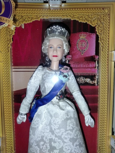 BARBIE SIGNATURE QUEEN Elizabeth II - Poupée Platinum Jubilee 2022