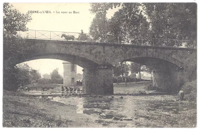 CPA 03 - COSNE sur l'Oeil (Allier) - Le Pont du Bois - small animation