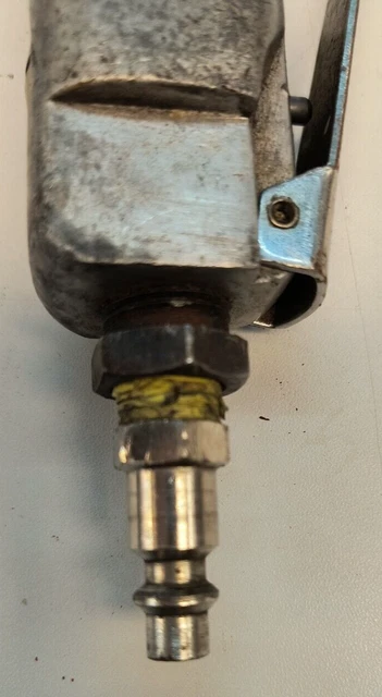Central Pneumatic 3/8" Drive Heavy Duty Pneumatic Air Ratchet Wrench 4