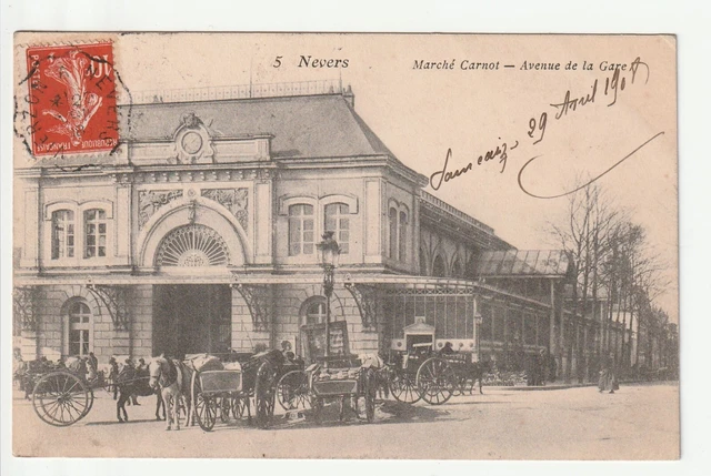 NEVERS - Nievre - CPA 58 - Attelages au Marché Carnot - Avenue de la Gare