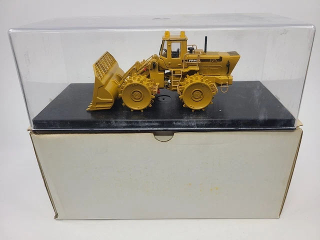 Fiat-Allis FR20B Wheeled Padfoot Compactor - Old Cars 1:50 Scale Model #60900 Fiat-Allis FR20B Wheeled Padfoot Compactor - Old Cars 1:50 Scale Model #60900