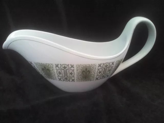 Gravy/sauce boat, Copeland Spode, Dauphine pattern S.3381, 1960s retro shape