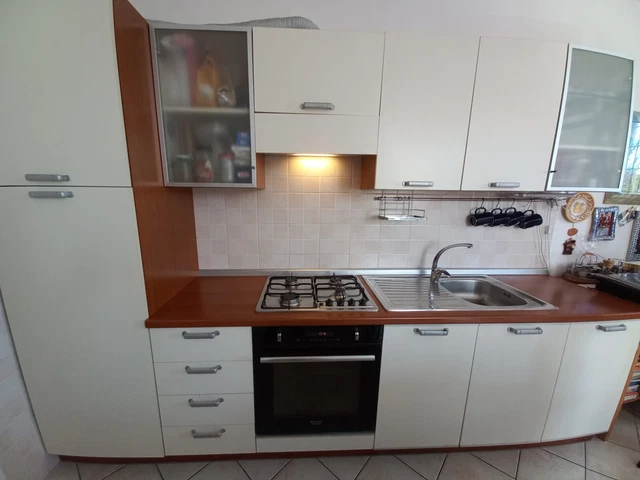 cucina completa di elettrodomestici usata