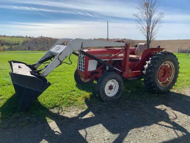 International 464 Farm Tractor Loader