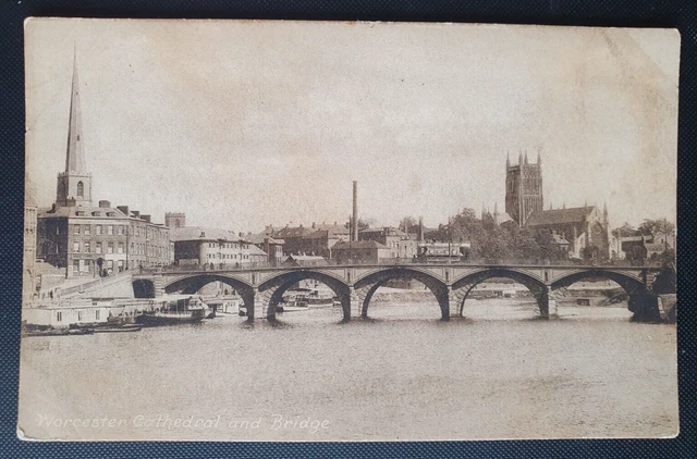 Unposted Vintage Friths Series Postcard 51142 - Worcester Cathedral & Bridge b2
