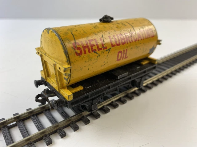 Hornby OO Gauge Dublo Tank Wagon 'Shell Lubricating Oil'