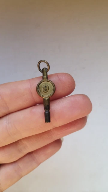 Remontoir Ancien Pour Montre à Gousset En Forme De Pistolet - Doré, Vintage, UK