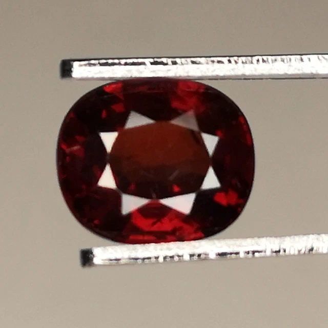 Grenat Spessartite naturel de NAMIBIE - Coussin 1.46 Carat