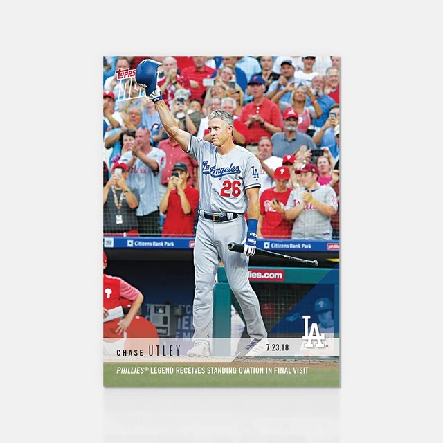 PHILLIES LEGEND RECEIVES Standing Ovation Carte Chase Utley Mlb Topps