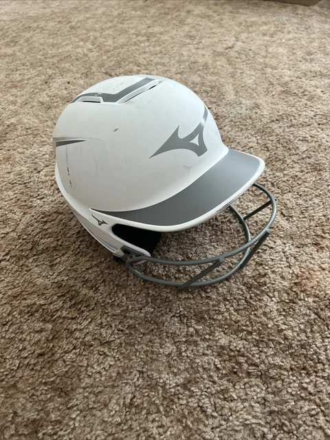 *Mizuno Adult Fastpitch Softball Batting Helmet With Mask  6 3/4”-7 3/8” S/M*