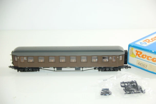 Wagon Voyageurs SNCF 3ème Classe 3 Essieux Roco HO - Époque 3