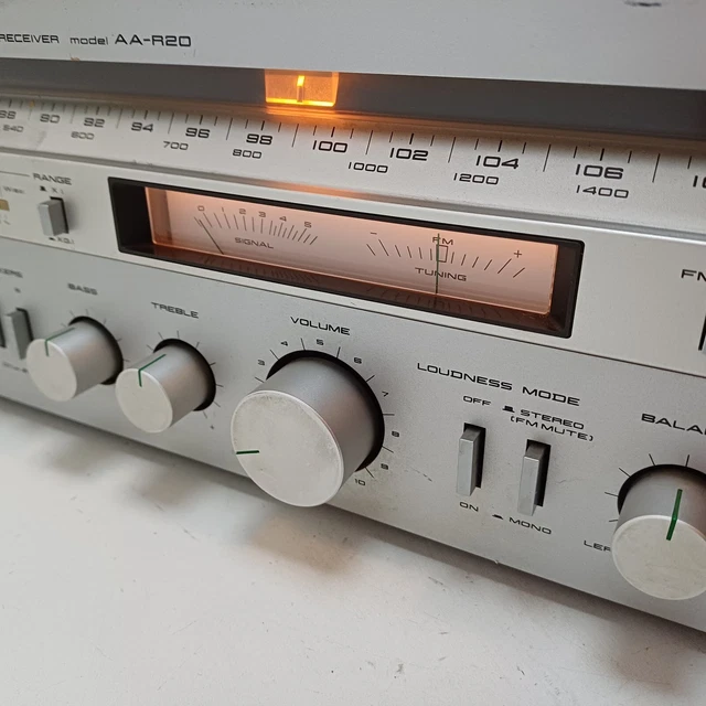 AKAI AAR20 FM/AM Stereo Receiver VUMeters, MetalFront. (*) Powers On