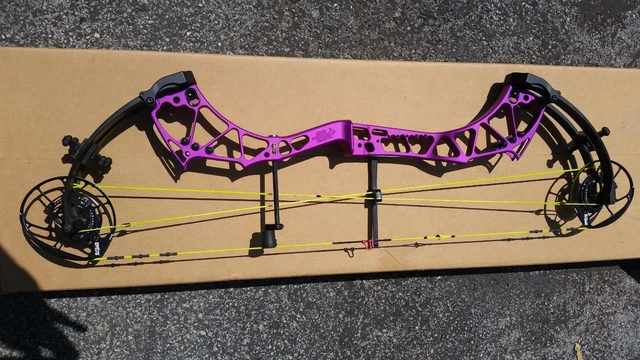 PSE Evolve 35 Right Hand 60Lbs Target Bow