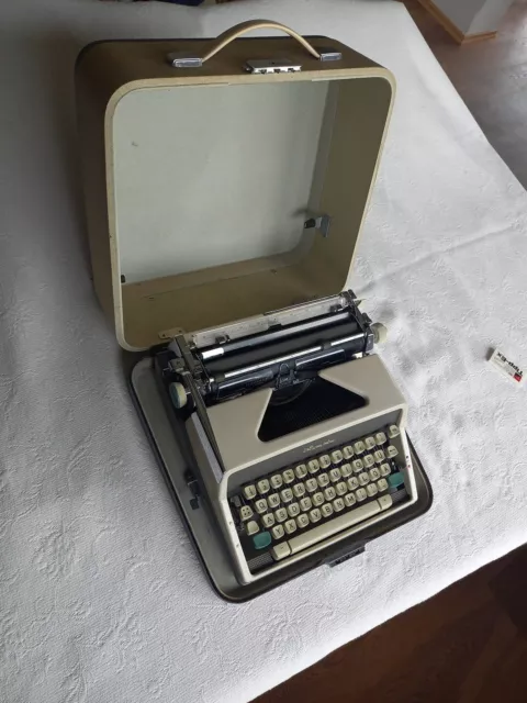 Olympia Schreibmaschine mit Koffer - vintage!