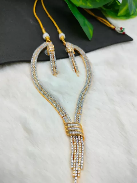 Conjunto de collar dorado y plateado único y elegante con cristales y AD