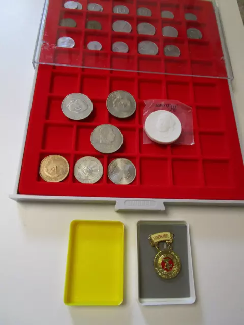 DDR Auswahl Münzen + Extras in Lindner-Kassette +