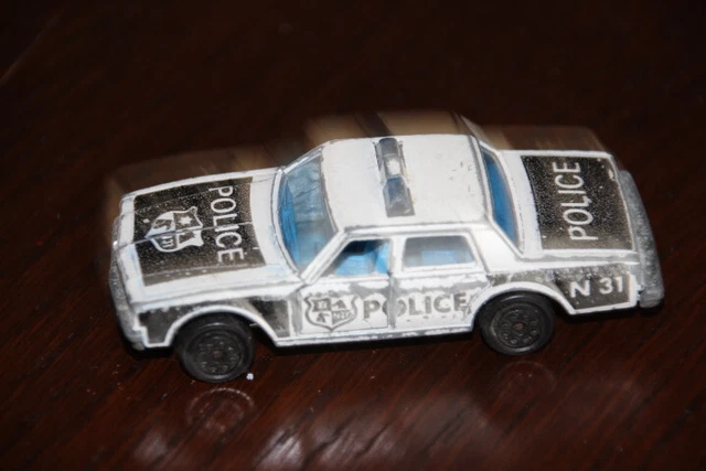 Voiture miniature police noir blanc métal CHEVROLET IMPALA