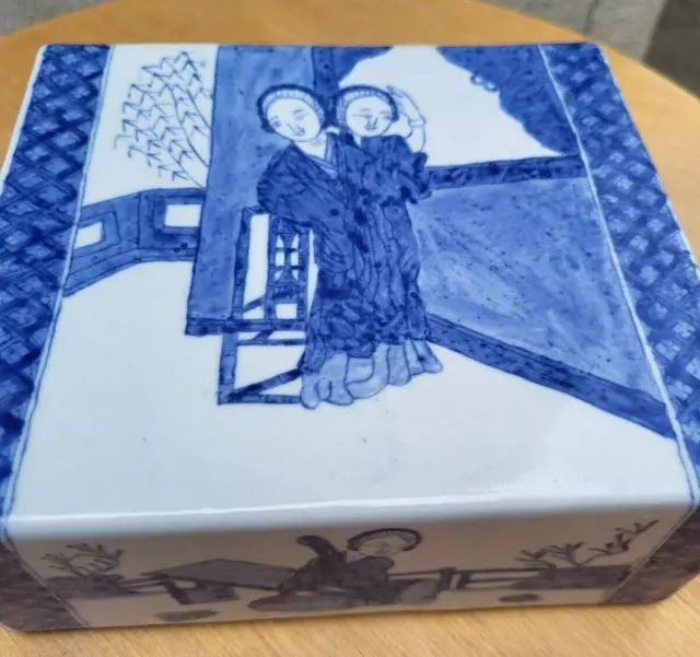 Qing Dynasty blue and white porcelain pillow with figure pattern 清代青花人物纹瓷枕 瓷器3
