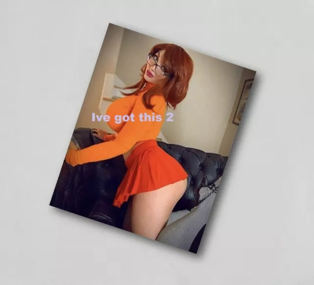 1/35 scale sexy Velma Dinkley on her knees v1