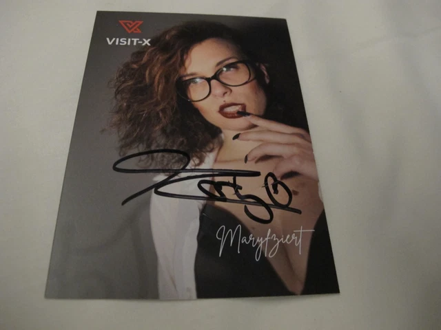 Lola Young Signiertes Foto - Gerahmtes Autogramm Bild 25,4x20,3cm