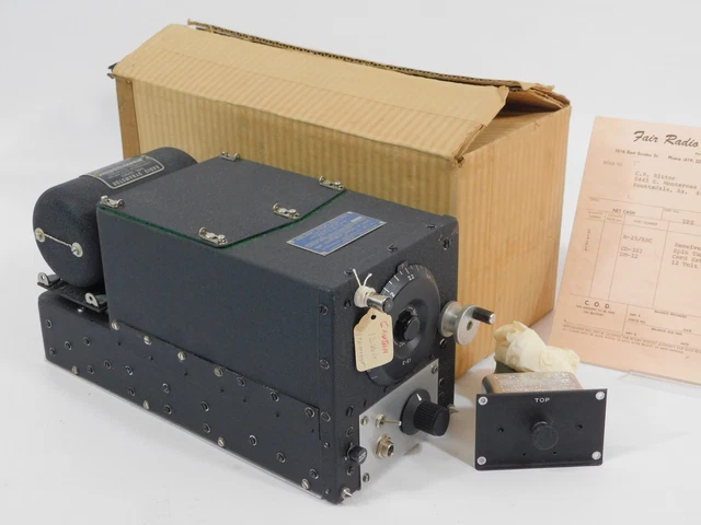 CCT-46104 R-25 WWII Military Radio Receiver + Box + Receipt (amazing cosmetics)