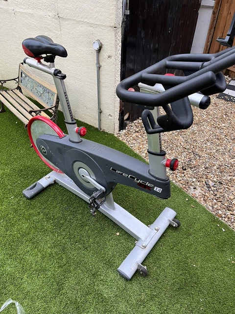 life fitness gym bike