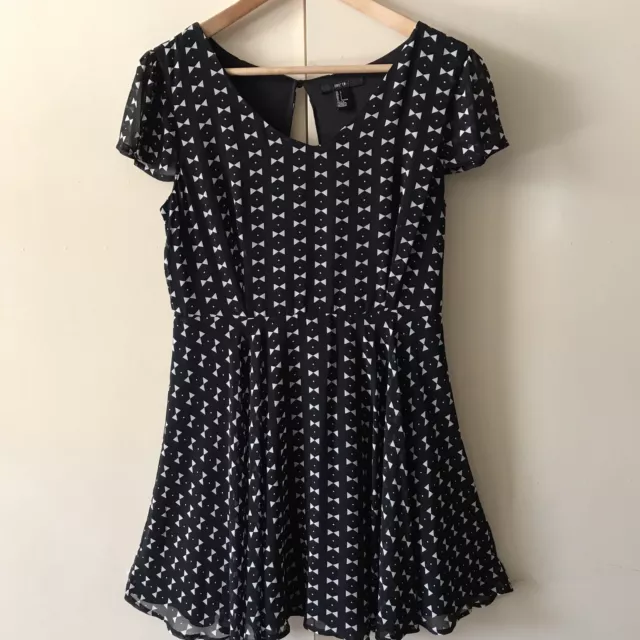 Forever 21 Fit & Flare Dress Black White Print Cap Sleeve Open Zip Back Size L