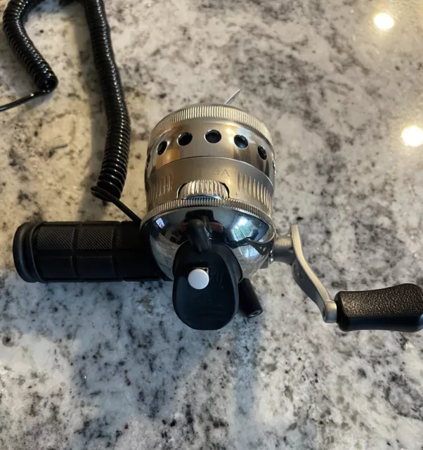 https://www.picclickimg.com/Dx4AAOSwkV1lMrMw/Electric-Fishing-Reel-for-the-disabled.webp