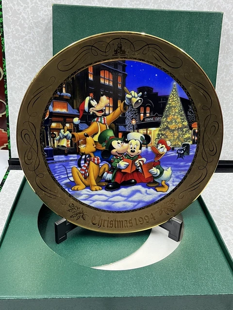 Assiette de Noël en porcelaine Pokémon Christmas in the Sea