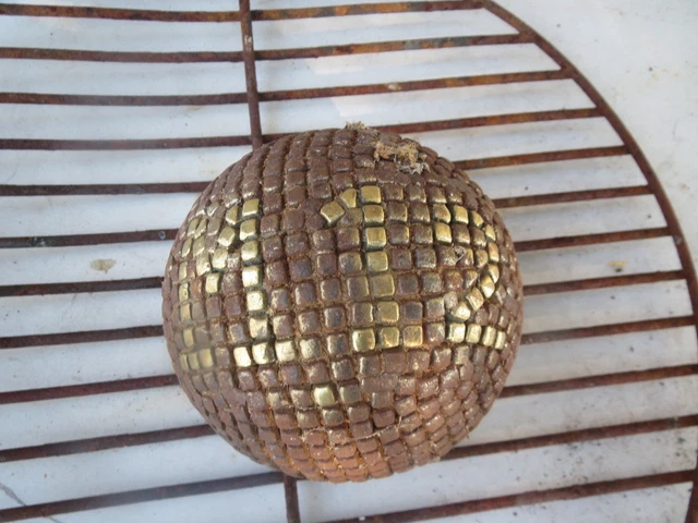 ANCIENNE BOULE LYONNAISE En Buis Clouté Art Populaire EUR 30,00 - FR