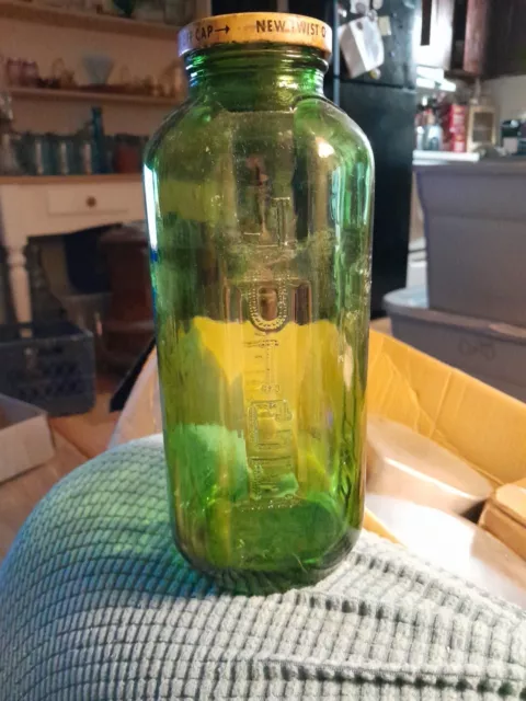 Vintage Emerald Green Glass 40oz Water Juice Measuring Bottle With Cap