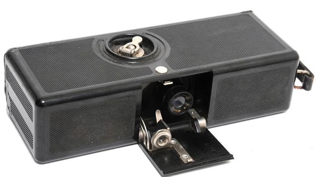 Kamra Ellison camera by Kamra Company Bakelite 35mm w. Cine Velostigmat