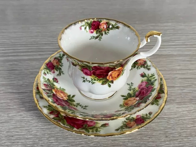 Stunning Vintage Royal Albert Old Country Roses TRIO,Cup+Saucer+Plate~England