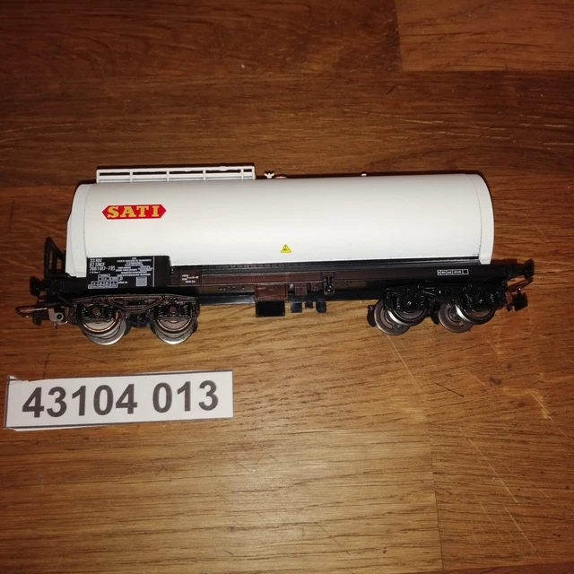 Arnold HN6537 voie N En 2 parties Réglez 4 axes. Wagon-citerne de l'ERR