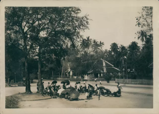 Indochine, Laos, Province de Luang Prabang, Petit marché, ca.1915, Vintage silve