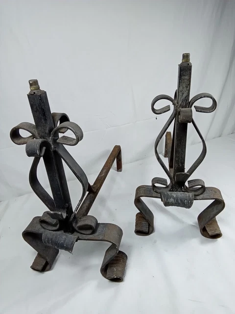 PAIRE DE CHENETS de cheminée ancien en fer forgé EUR 35,00 - FR